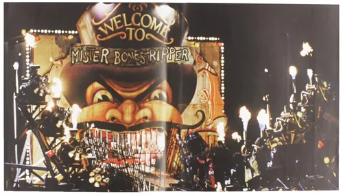 Vista 5 de Nothing But Trouble Blu-ray