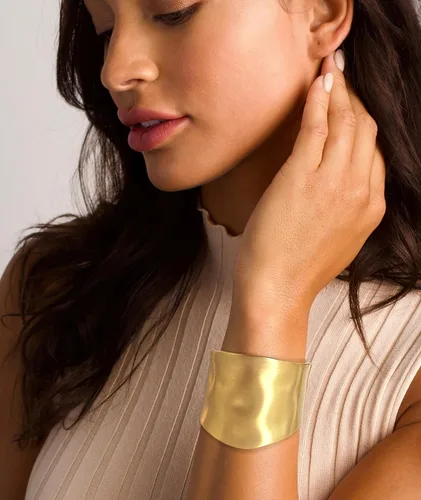 Vista 4 de Brazalete grueso de oro para mujer, pulsera ancha dorada martillada, pulsera de muñeca abierta, joyería de Navidad