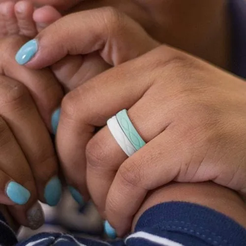 Vista 4 de Enso Rings - Anillo de silicona para mujer, diseño de infinito