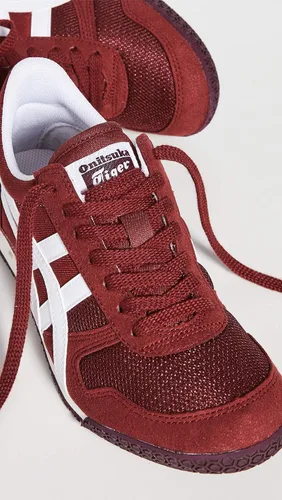 Vista 6 de Onitsuka Tiger - Zapatos Unisex Ultimate 81 1183A012 Jugo de remolacha/Blanco