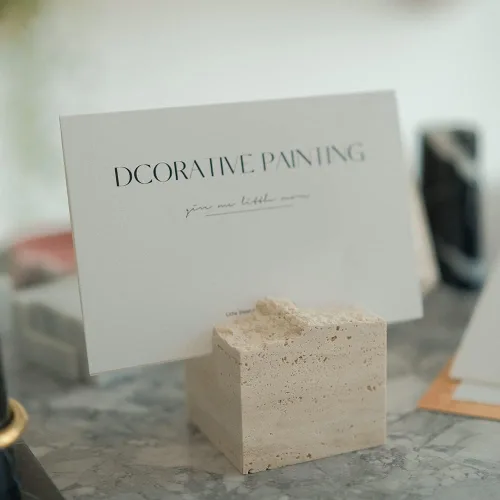 Vista 5 de JIMEI Tarjetero de lugar de travertino natural, letreros de mesa de boda pulidos hechos a mano, soporte de notas multiusos para tarjetas