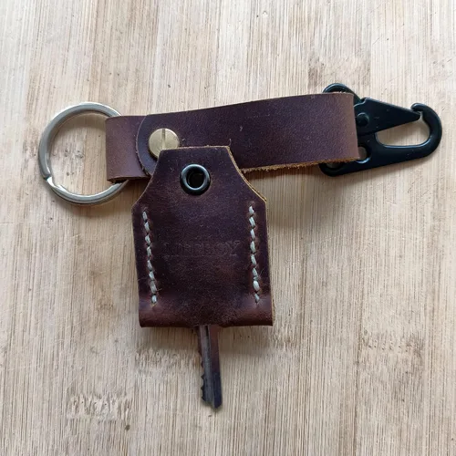 Vista 6 de handmade Leather Key Sleeve Key Ring Holder Vintage Cover Stylish Accessories Protective Key Case Cover Key protector