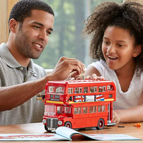 Vista 2 de LEGO Creator Expert London Bus 10258 Kit de construcción (1686 piezas)