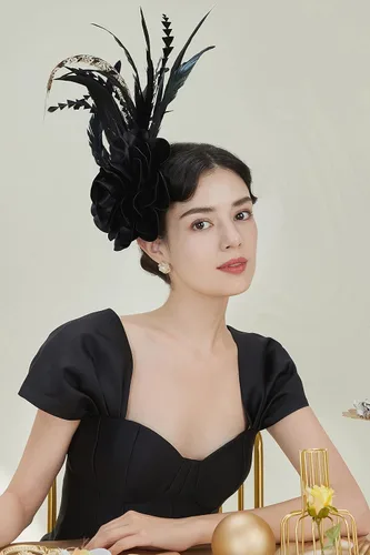 Vista 4 de BABEYOND Sombrero de tocado con clip para el pelo, pastillero para fiesta de té, sombrero de Derby, tocador de flores, negro, Negro, talla única