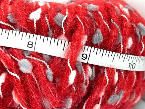 Vista 2 de Alpaca Punto - Hilo de punto voluminoso rojo, gris y blanco, 1.76 onzas (1.76 oz), 87 yardas (262.5 ft)