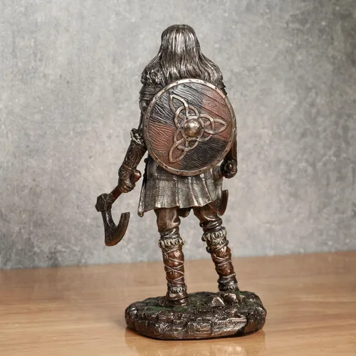 Vista 4 de Veronese Design 6 1/8 Final de bronce fundido en frío de la escultura femenina de la resina de Berserker de las hachas gemelas de Viking