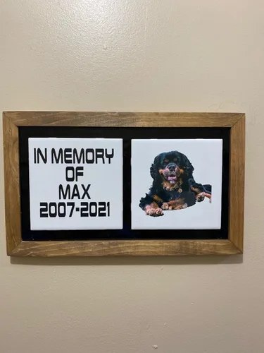 Vista 6 de Mirror Mania Marco de madera personalizado con azulejos grandes de 6 x 6 pulgadas, diseño de fotos y nombres para colgar en la pared, marco de fotos