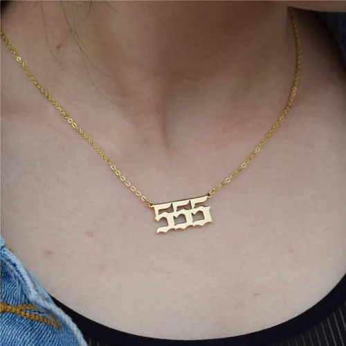 Vista 2 de HUTINICE Collar con número de ángel, chapado en oro de 18 quilates, delicado 111 222 333 444 555 666 777 888 999 colgantes para mujer, joyería