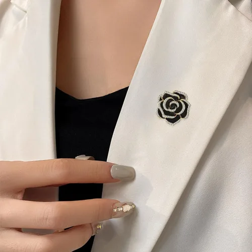 Vista 3 de Broche esmaltado de perlas de camelia para mujer, joyería de moda