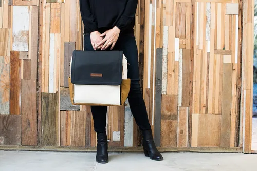 Vista 4 de Petunia Pickle Bottom Boxy Backpack Bolsa de pañales Mochila de pañales para padres Bolsa de bebé elegante más vendida Mochila sofisticada
