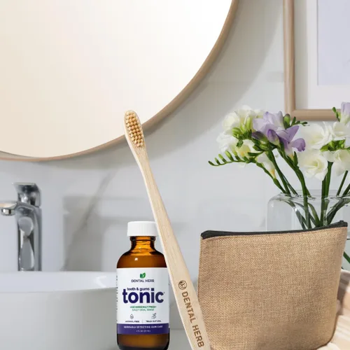 Vista 3 de Enjuague bucal natural tamaño de viaje (2 oz) – Enjuague oral sin alcohol para aliento fresco y salud de las encías Enjuague herbal recomendado