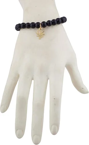Vista 2 de LUX ACCESSORIES Pulsera con dije de planta de cannabis dorado con cuentas negras