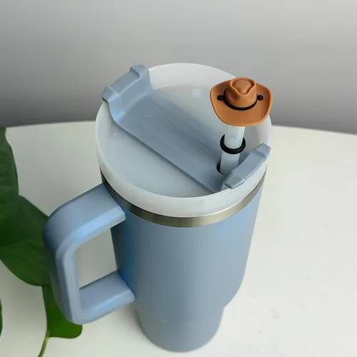 Vista 4 de HOMDSG Paquete de 4 cubiertas de pajita de sombrero de vaquero de silicona compatibles con la taza Stanley de 30 y 40 oz, lindo accesorio divertido