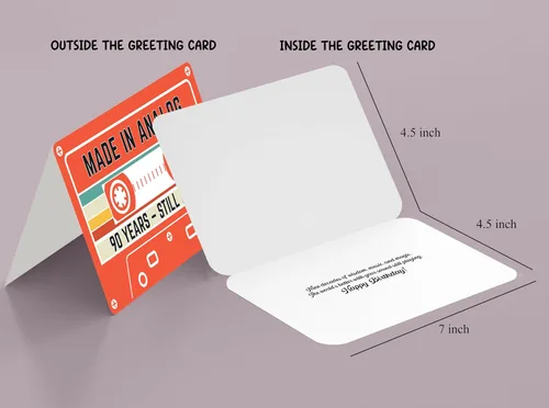 Vista 7 de Tarjeta de cumpleaños 90 – Diseño retro de cinta de casete – Hecho en analógico, todavía en sintonía – Regalos de 90 años para él o ella – Tarjeta