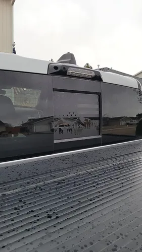 Vista 6 de Xinghe Calcomanía para Ford F150 F250 F350 2015-2023 2024 2025 2026 Mountain Forest American Flag para ventana central trasera de camión
