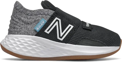 Vista 2 de New Balance Tenis unisex para bebé Fresh Foam Roav V1 sin cordones Aluminio ligero y negro.