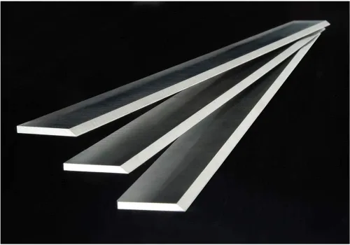 Vista 2 de Grizzly Industrial G6701 - Cuchillos cepilladores HSS de 15" x 1" x 18", juego de 3