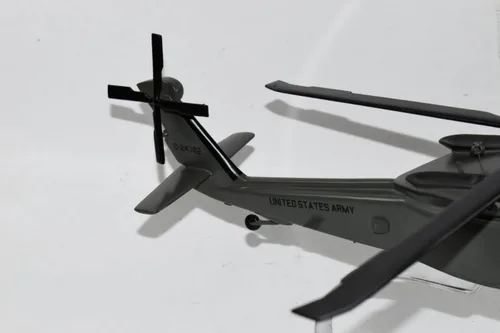 Vista 7 de Sikorsky® UH-60 Black Hawk 2-211º Regimiento de Aviación, modelo a escala de caoba de 16
