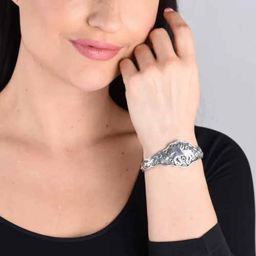 Vista 2 de American West - Pulsera de plata de ley con diseño de caballos salvajes talla S M o L