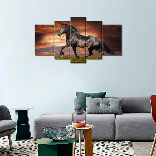 Vista 2 de Arte de pared de 5 paneles negro Friesian Running Horse Trot en el campo al atardecer, hierba y flores, cuadros impresos en lienzo, animales