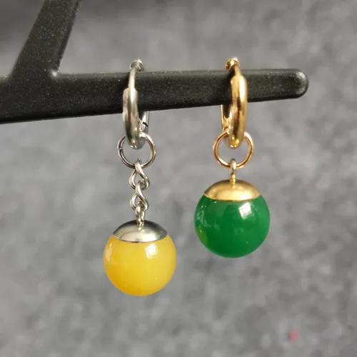 Vista 4 de Un par de pendientes de bola de resina pendientes de acero inoxidable para hombre mujer Halloween