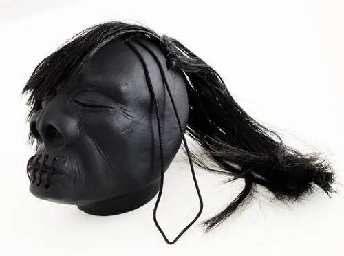 Vista 2 de Loftus Mini Shrunken Cabeza Colgante Halloween 3" Decoración Prop, Negro