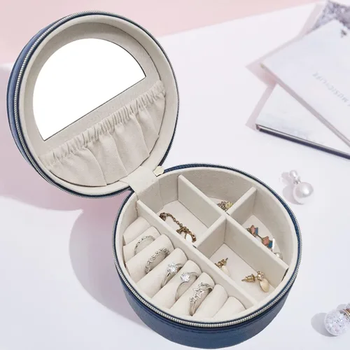 Vista 4 de KIQIONE Mini joyería organizador de almacenamiento de joyas de piel sintética con espejo con cremallera interior caja de joyería redonda pequeña