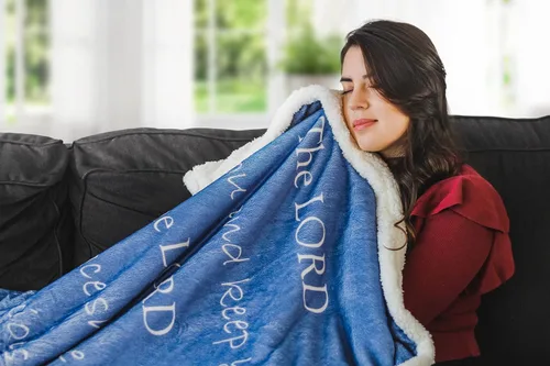 Vista 2 de Manta de oración – Ultra suave y cálida colcha de doble capa con las Escrituras de 50 x 65 pulgadas – Manta de franela azul índigo y forro polar