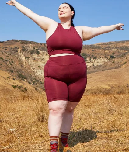 Vista 3 de NEW YOUNG Paquete de 3 pantalones cortos de ciclismo de talla grande con bolsillos para mujer, pantalones cortos de entrenamiento de cintura alta