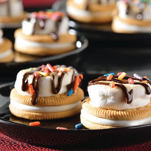 Vista 8 de OREO Double Stuf Golden Sandwich Galletas, tamaño fiesta, 24.95 oz