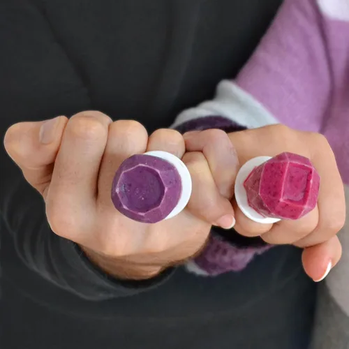 Vista 2 de ZOKU Moldes para anillos – 8 moldes de silicona para paletas con palitos de anillo reutilizables, hace que las paletas de hielo en forma de gemas