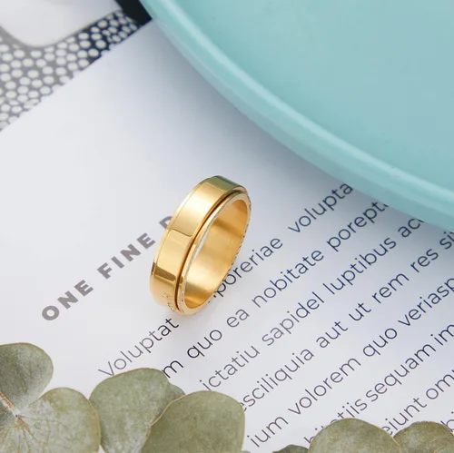 Vista 2 de MOROYA Anillo anti ansiedad chapado en oro de 14 quilates para mujeres y hombres, anillo giratorio de acero inoxidable con caja negra empaquetada