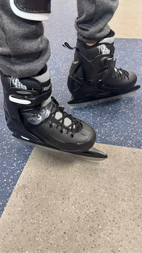 Vista 7 de Patines de hielo Nattork ajustables en 4 tallas para niños, niñas, divertidos patines de hielo para principiantes para exterior, protección dura