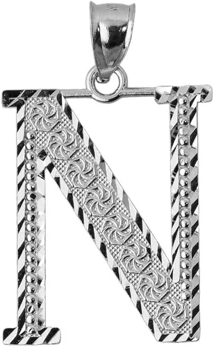 Vista 28 de Claddagh Gold . Colgante de plata de ley 925 con inicial de letras A-Z disponible en pequeño, mediano y grande