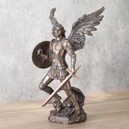 Vista 3 de San Miguel de 12.75 pulgadas de pie en el demonio con la estatua de espada y escudo