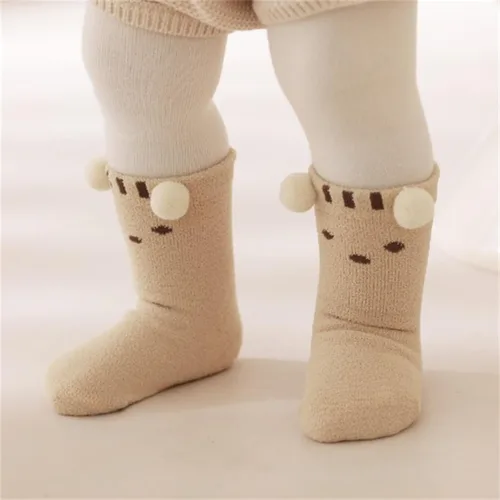 Vista 2 de Calcetines antideslizantes para bebés con agarres, calcetines gruesos y cálidos para niños y niñas, 5 pares