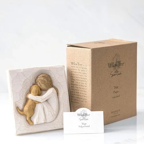 Vista 5 de Willow Tree True, Truly a Friend, una expresión de amistad y amor por los perros en bajorrelieve tallado, placa esculpida pintada a mano Sentiment