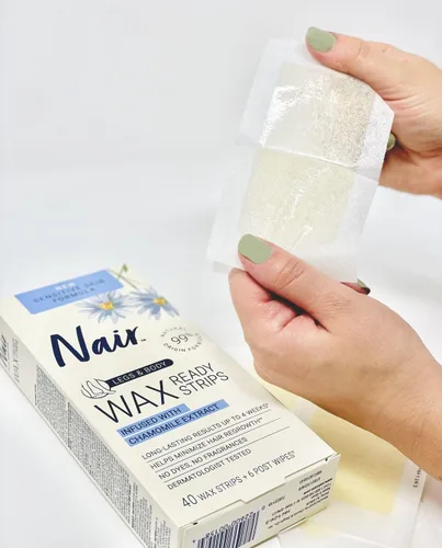 Vista 4 de Nair Tiras depiladoras listas para piernas y cuerpo, kit de depilación sin ensuciar para depilación, paquete de 3 tiras de cera, 40 unidades cada