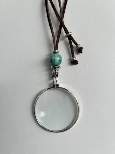 Vista 28 de by Wendra Collar con aumento, elementos naturales para aumentar la visión y la energía. ¡Deja tus lentes de lectura en casa! La Loupe