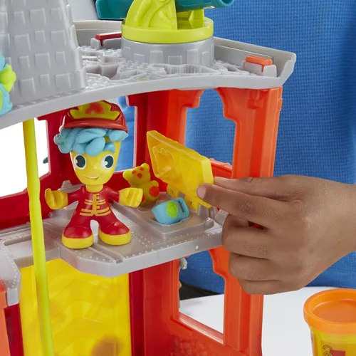 Vista 6 de Play-Doh Town Firehouse, Casa de juguete
