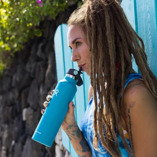 Vista 2 de HYDRO FLASK - Botella de agua de 21.0 fl oz (21 oz) con tapa flexible con popote - Botella de agua reutilizable de acero inoxidable aislada al vacío