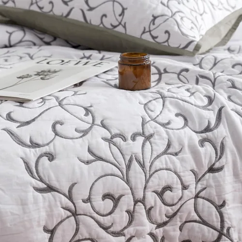 Vista 123 de Mixinni - Juego de colcha reversible de 2 piezas, tamaño individual, color beige, con patrón bordado elegante, juego de edredón y funda de almohada