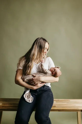 Vista 2 de Vestido de bebé Copper Pearl - Vestidos anudados para recién nacidos para bebé niño y niña, vestidos de bebé de manga larga suaves y elásticos