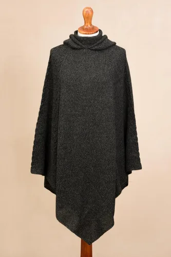 Vista 5 de NOVICA Poncho con capucha de mezcla de alpaca hecho a mano en grafito de Perú Wool Clothing Grey Solid 'Adventurous Style in Slate', Gris