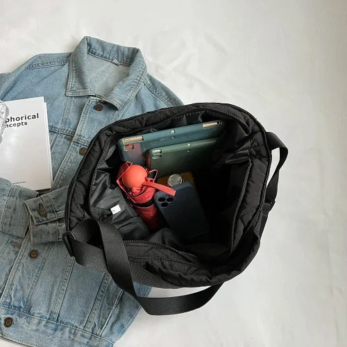 Vista 5 de Bolsa acolchada para mujer, bolsa de hombro acolchada ligera y acolchada para el hombro, bolsa cruzada acolchada de nailon