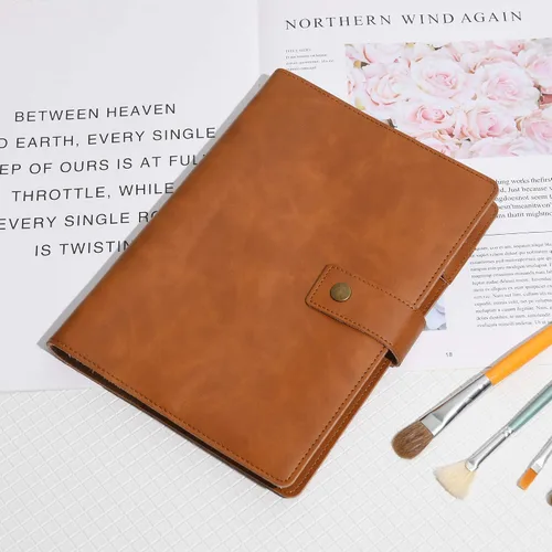 Vista 3 de WONDERPOOL Cuaderno de cuero recargable, cuaderno en espiral, carpeta de carpetas de diario A5 con puntos y bolsillos interiores para viajes, Marrón