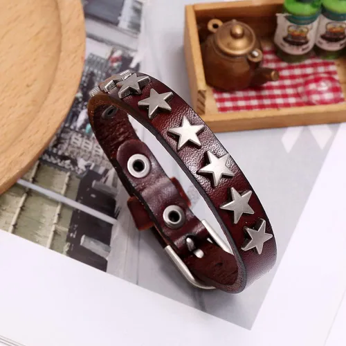 Vista 4 de YWMAN 2 pulseras góticas con tachuelas de pentagrama – Pulsera de cuero vintage con estrella – Pulsera de muñeca de roca hebilla joyería