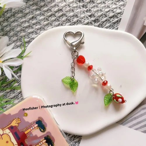 Vista 4 de Meefisher Y2K - Llavero estético con diseño de mariposa y fresa, con diseño de oso y guitarra, bonito llavero para niñas y mujeres