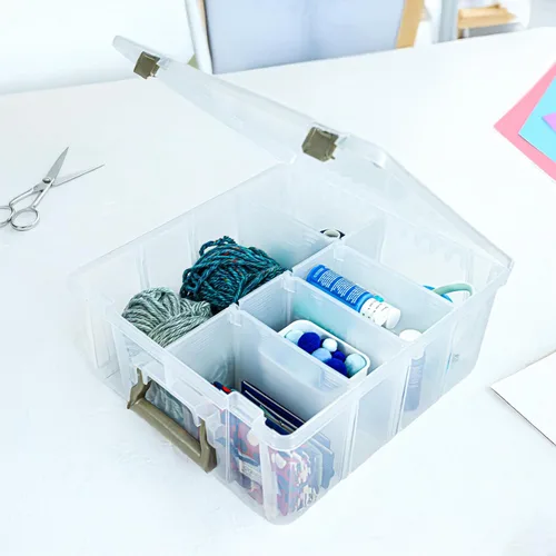 Vista 3 de ArtBin 6990AB Super Satchel Caja de Compartimentos de Doble Profundidad - Almacenamiento de Arte con 8 Compartimentos Removibles, Cierre Inteligente