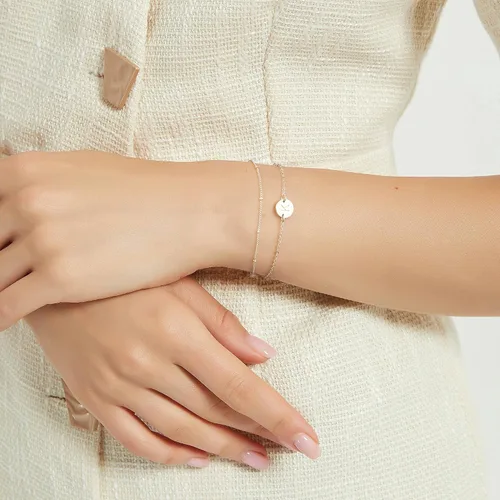 Vista 4 de MONOZO - Pulseras con iniciales para mujeres y niñas, delicadas con cuentas de oro de 14 quilates, personalizadas, 26 letras del alfabeto